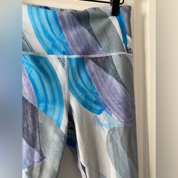 Athleta Women's Elation 7/8 Tight NWT Size Medium Color Vibrance Snowfall Blue - Picture 8 of 9